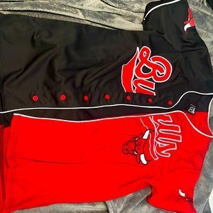 Bulls button up jersey worn once
